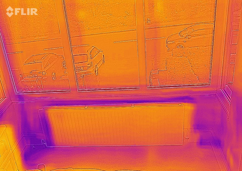 Thermal image of the inside of a bay window. 