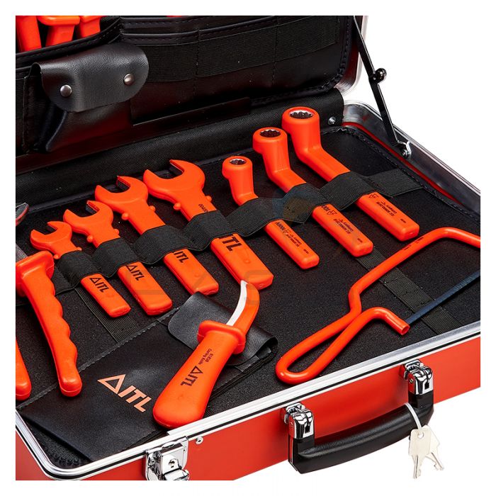 ITL Deluxe 20 Piece Insulated Tool Kit close up of the bottom of the  case