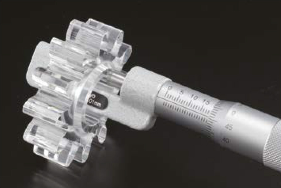 Mitutoyo 147 hub micrometer working example.