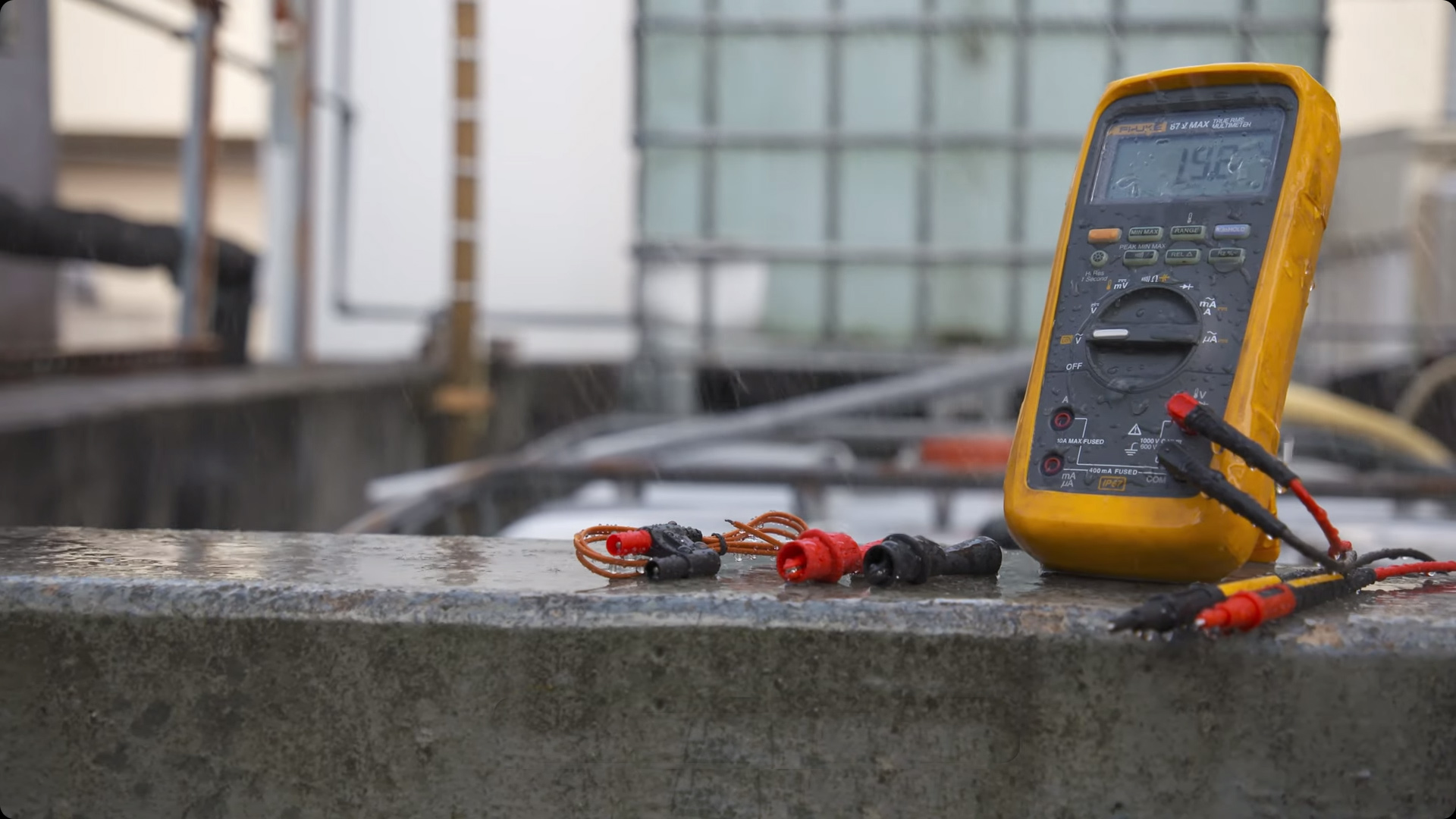 Fluke 87V Max True-RMS Digital Multimeter outside highlighting its an instrument for all working conditions.