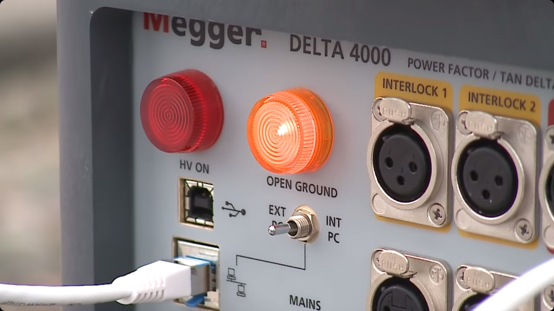 Megger DELTA4000 Series 12 kV Insulation Diagnostic System open ground light.