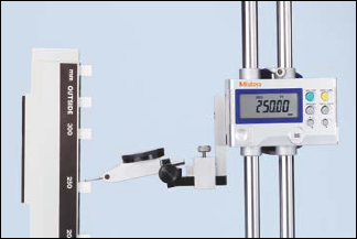 Mitutoyo 515 Series CERA Caliper Checker - setting the height gauge.