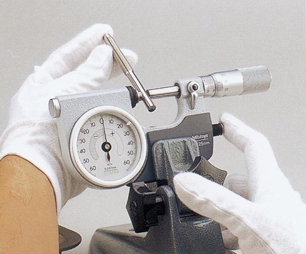 Mitutoyo Series 510 Indicating Micrometer measuring an instrument.