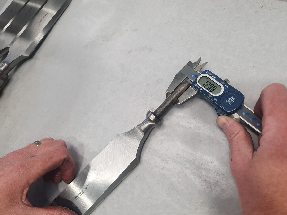 Moore & Wright MW110-20DBL Digital Caliper in field example.