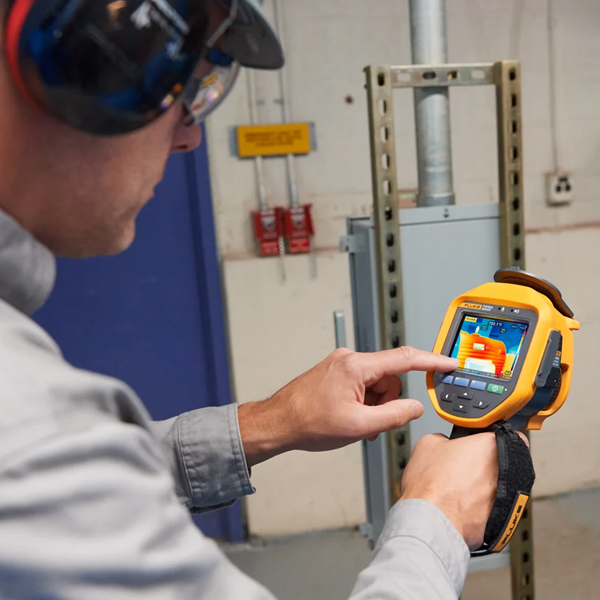 Fluke Ti401 PRO Handheld Thermal Imaging Camera