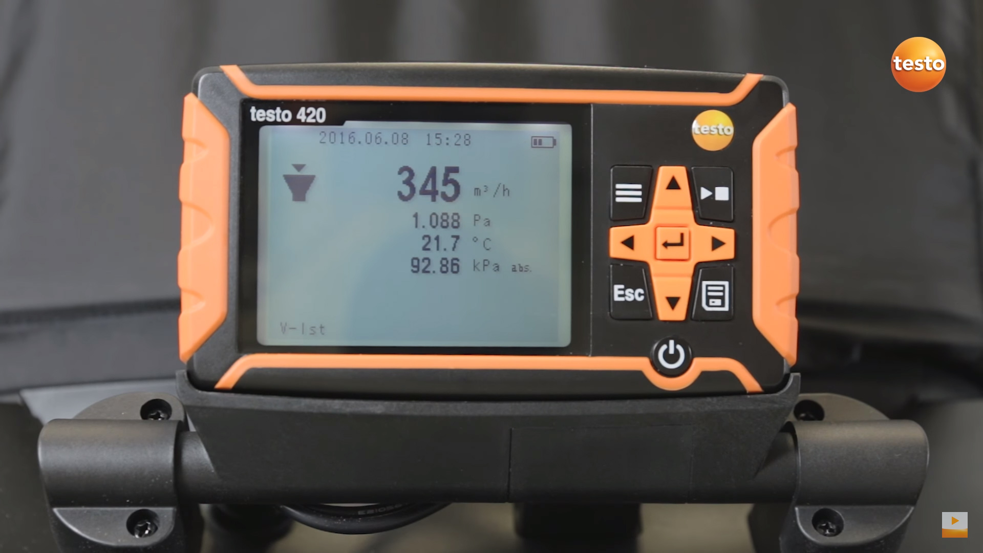 A close up of the Testo 420 Differential Pressure Measuring Instrument.