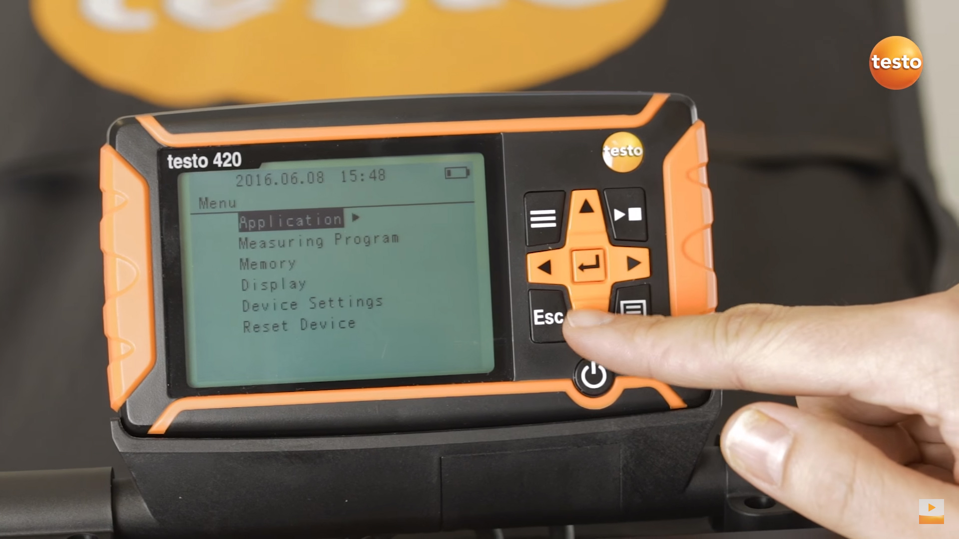 A close up of the Testo 420 Differential Pressure Measuring Instrument menu screen.